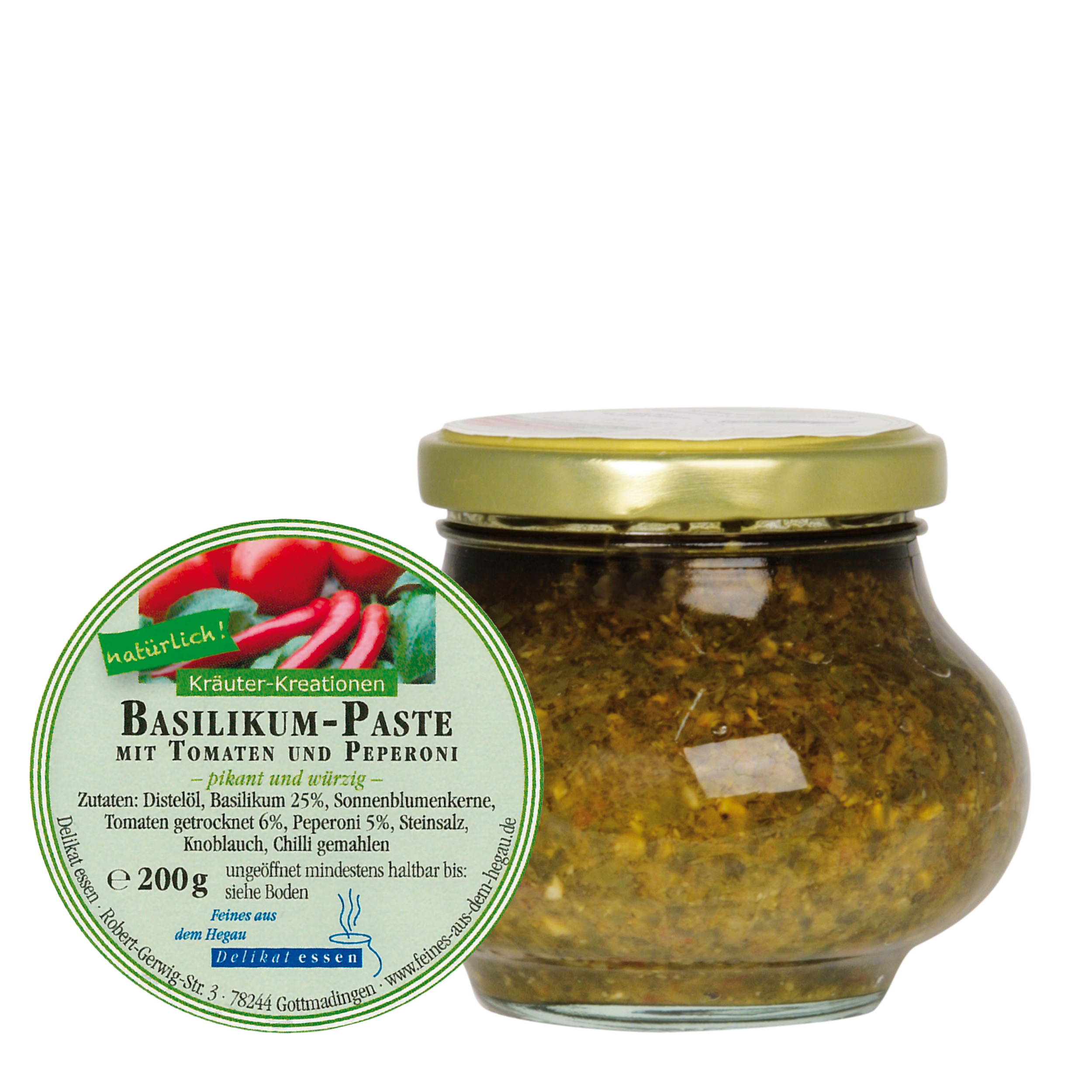 Basilikum-Paste mit Peperoni & Tomate